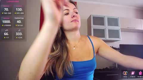 Snapshot of hi_bye_ chatting on 09/15/25, 06:57 Lina online show from 09/15/25, 06:57