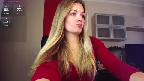 Snapshot of hi_bye_ chatting on 09/19/25, 11:55 Lina online show from 09/19/25, 11:55