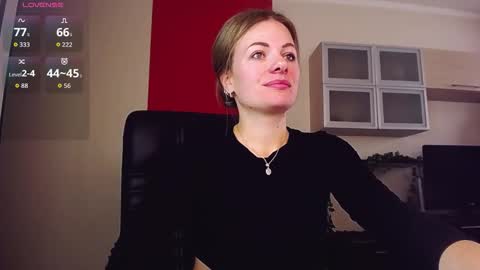 Snapshot of hi_bye_ chatting on 10/23/25, 08:46 Lina online show from 10/23/25, 08:46