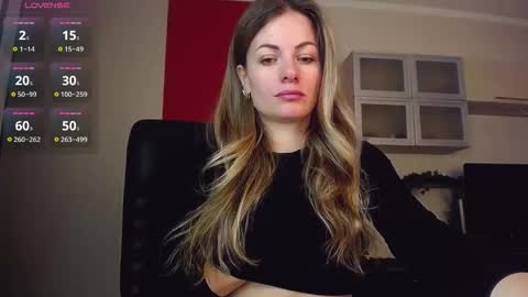 Snapshot of hi_bye_ chatting on 11/09/25, 10:02 Lina online show from 11/09/25, 10:02