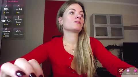 Snapshot of hi_bye_ chatting on 11/12/25, 06:36 Lina online show from 11/12/25, 06:36