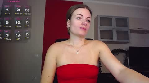 Snapshot of hi_bye_ chatting on 11/17/25, 08:09 Lina online show from 11/17/25, 08:09