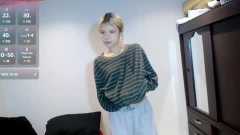Snapshot of hi_scarlett chatting on 12/23/24, 09:49 hi_scarlett online show from 12/23/24, 09:49