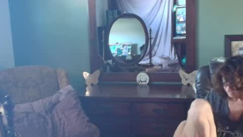 hidden_gold_milf online show from 10/16/25, 06:09