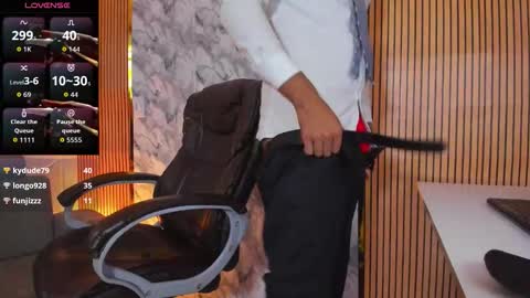 Snapshot of hiddenoffice chatting on 10/13/25, 11:43 George online show from 10/13/25, 11:43