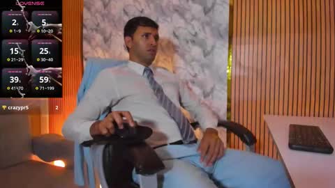 Snapshot of hiddenoffice chatting on 10/14/25, 02:23 George online show from 10/14/25, 02:23