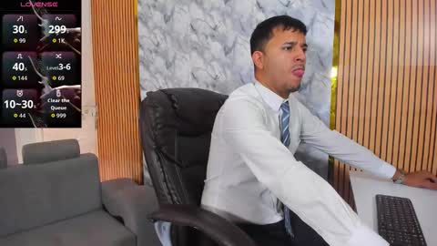 Snapshot of hiddenoffice chatting on 11/01/25, 12:40 George online show from 11/01/25, 12:40