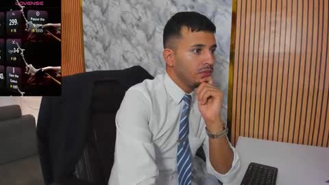 Snapshot of hiddenoffice chatting on 11/12/25, 12:27 George online show from 11/12/25, 12:27