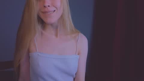 Snapshot of hihi_im_chloe chatting on 01/18/25, 11:22 Chloe online show from 01/18/25, 11:22