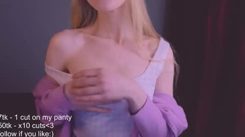 Snapshot of hihi_im_chloe chatting on 01/21/25, 06:23 Chloe online show from 01/21/25, 06:23