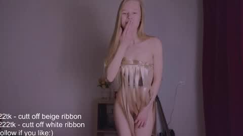 Snapshot of hihi_im_chloe chatting on 01/23/25, 12:25 Chloe online show from 01/23/25, 12:25