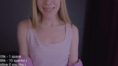 Snapshot of hihi_im_chloe chatting on 01/25/25, 12:06 Chloe online show from 01/25/25, 12:06