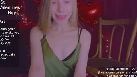 Snapshot of hihi_im_chloe chatting on 02/16/25, 01:14 Chloe online show from 02/16/25, 01:14