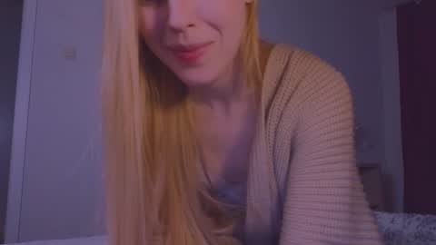 Snapshot of hihi_im_chloe chatting on 03/11/25, 01:26 Chloe online show from 03/11/25, 01:26