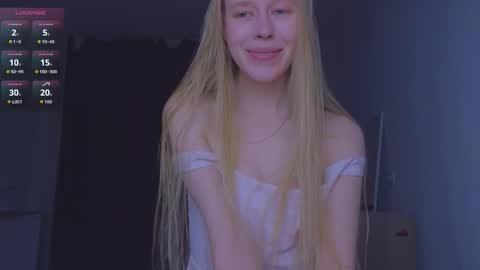 Snapshot of hihi_im_chloe chatting on 10/17/25, 12:14 Chloe online show from 10/17/25, 12:14