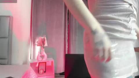 hikarii_ online show from 11/26/25, 07:15