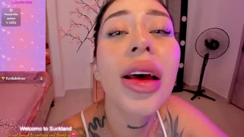 Snapshot of hilary_jones_22 chatting on 09/19/25, 11:05 LUNA new account FOLLOW ME online show from 09/19/25, 11:05