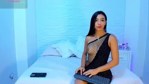 Snapshot of hileysweet chatting on 03/09/25, 02:10 H I L E Y online show from 03/09/25, 02:10