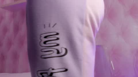  Hillary  online show from 03/06/25, 03:46