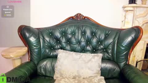 hilleva online show from 10/19/25, 07:20