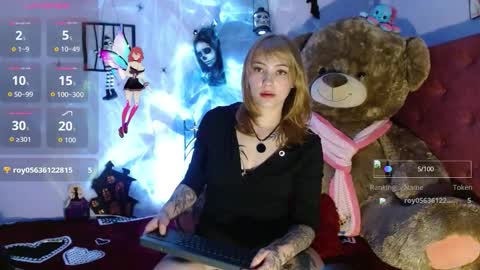 Snapshot of himiiko_toga chatting on 10/21/25, 01:50 Himiiko online show from 10/21/25, 01:50