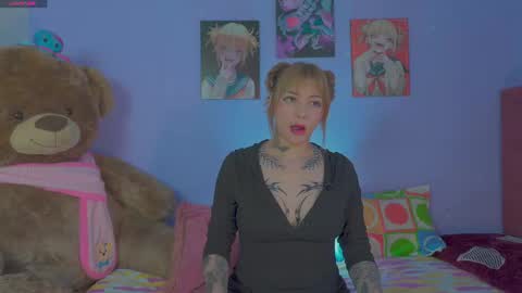 Snapshot of himiiko_toga chatting on 11/21/25, 08:29 Himiiko online show from 11/21/25, 08:29