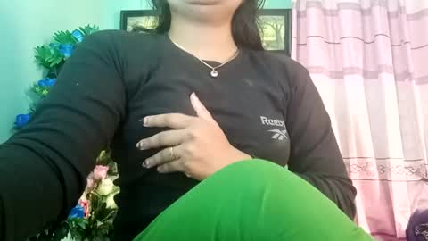 Snapshot of himuhimu22 chatting on 12/17/24, 02:01 himuhimu22 online show from 12/17/24, 02:01