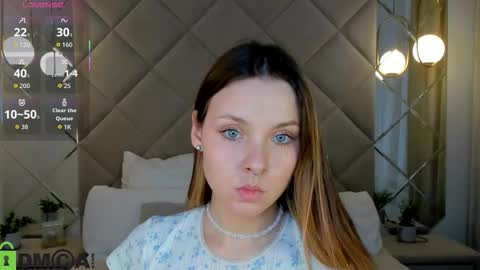 hina smilth online show from 10/17/25, 11:13