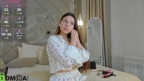 hina smilth online show from 10/30/25, 11:33