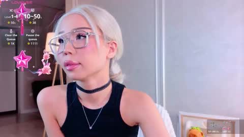 Snapshot of hinnarin chatting on 09/30/25, 02:05 hinnarin online show from 09/30/25, 02:05