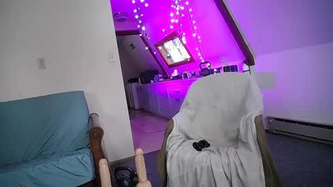 Snapshot of hippiezen chatting on 02/16/25, 05:26 Hippie Jijm online show from 02/16/25, 05:26