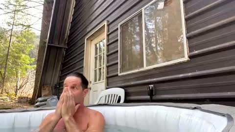 Snapshot of hippiezen chatting on 03/08/25, 06:37 Hippie Jijm online show from 03/08/25, 06:37