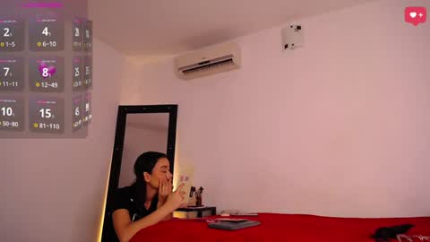 Snapshot of hipshannah chatting on 02/07/25, 10:52 H A N N A H online show from 02/07/25, 10:52