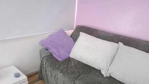 hiyakasudere_ online show from 10/31/25, 06:20