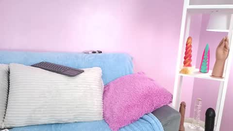 hiyakasudere_ online show from 11/10/25, 06:51