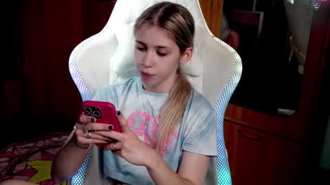 Holly online show from 11/01/25, 06:21