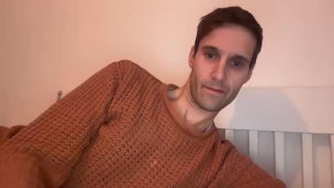 Snapshot of hobiee89 chatting on 11/24/25, 10:26 hobiee89 online show from 11/24/25, 10:26