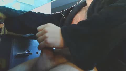 Snapshot of hockeybrad92 chatting on 02/19/25, 11:49 Hairy Hockey Player 92 online show from 02/19/25, 11:49