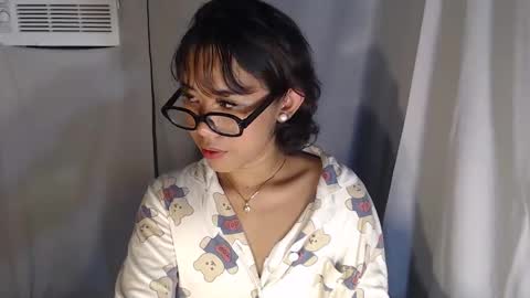 Snapshot of hoelykarrie chatting on 11/14/25, 04:06 Karrie3 online show from 11/14/25, 04:06