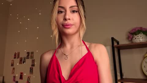 Snapshot of holayoula chatting on 10/14/25, 08:26 Moni Monica online show from 10/14/25, 08:26