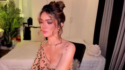 Ms. Laura online show from 10/09/25, 07:50