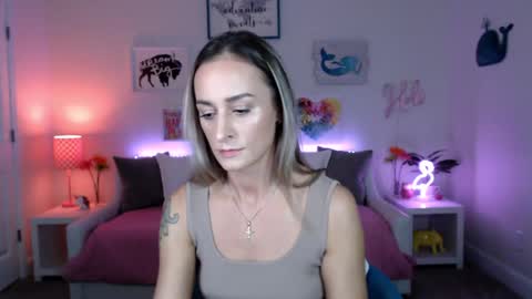 Holi Hurricane online show from 10/09/25, 01:36