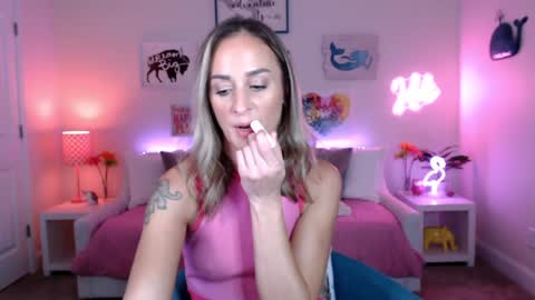 Holi Hurricane online show from 10/11/25, 02:00