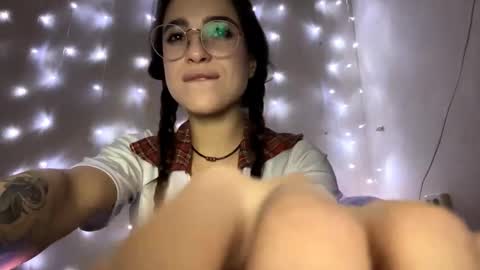 Snapshot of hollisfairfax chatting on 11/25/25, 05:24 Kerri online show from 11/25/25, 05:24