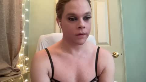 Snapshot of holly23hopefull chatting on 01/01/25, 12:11 Hollys Drive threw Side Of CB. online show from 01/01/25, 12:11