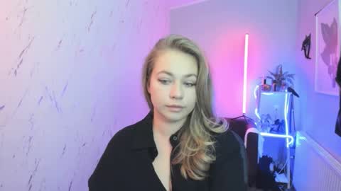 Holly online show from 10/17/25, 06:54