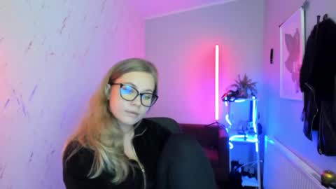 Holly online show from 11/12/25, 07:13