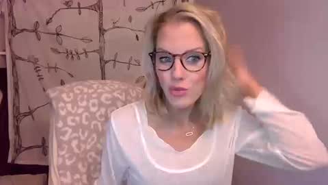 holly_bourbon online show from 10/10/25, 11:48