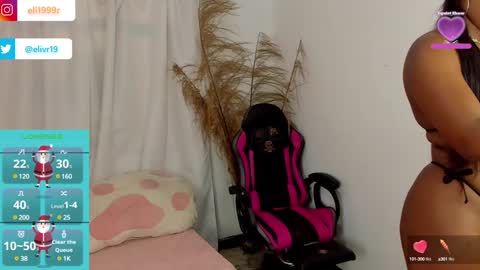 Snapshot of holly_jorda chatting on 12/28/24, 02:10 online show from 12/28/24, 02:10