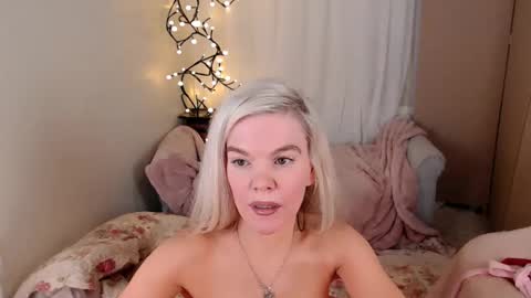 Holly Lace online show from 11/22/25, 02:54